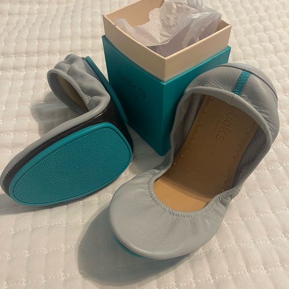 Tieks Light Gray Ballet Flats - Picture 1 of 4